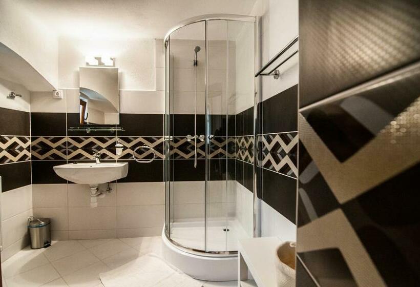 اتاق استاندارد, Zsirai Guest House