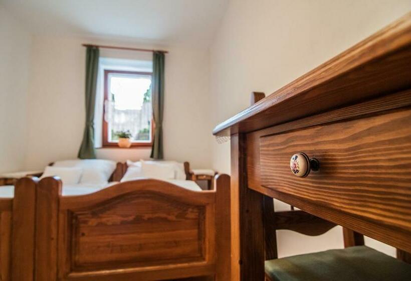 اتاق استاندارد, Zsirai Guest House