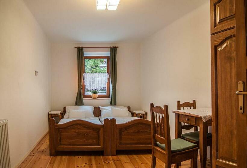 اتاق استاندارد, Zsirai Guest House