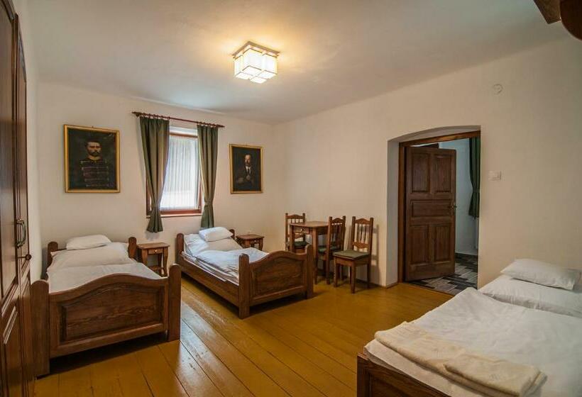 اتاق استاندارد سه نفره, Zsirai Guest House