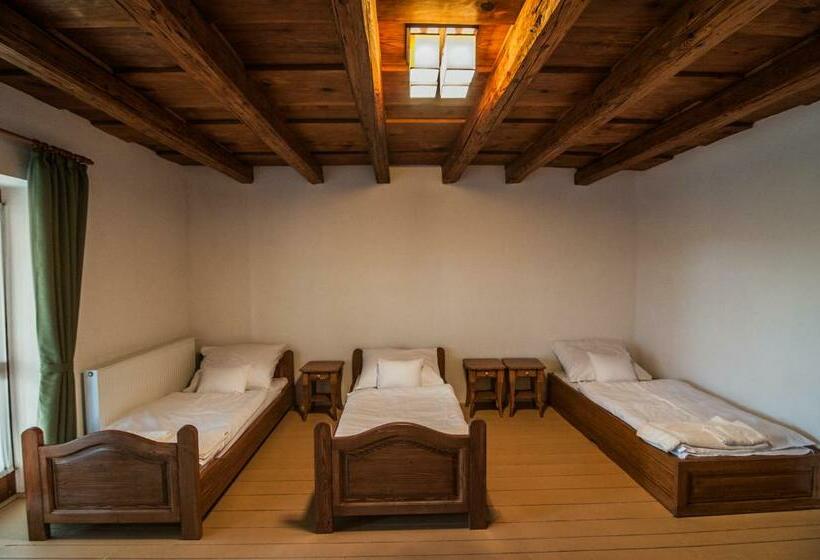 اتاق استاندارد چهار تخته, Zsirai Guest House
