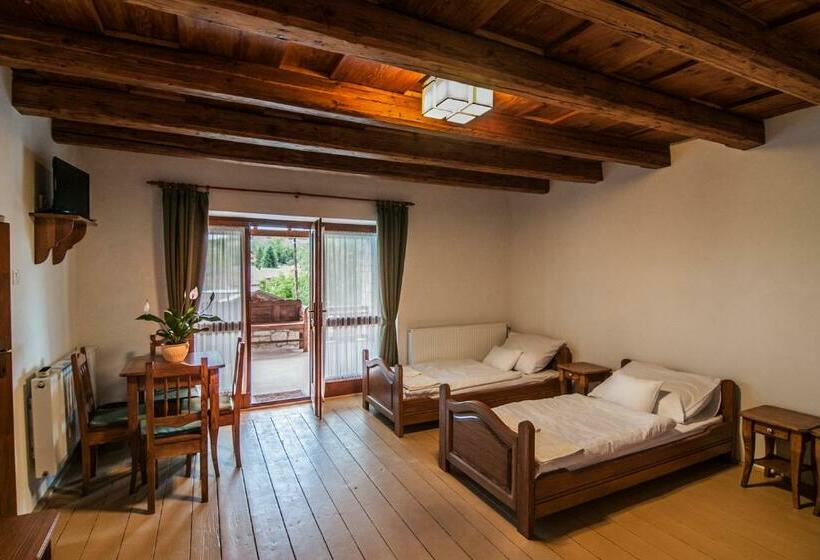 اتاق استاندارد چهار تخته, Zsirai Guest House