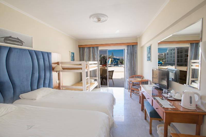اتاق خانوادگی, Anastasia Beach Hotel