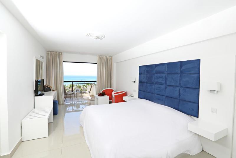 سوییت با چشم‌انداز دریا, Anastasia Beach Hotel
