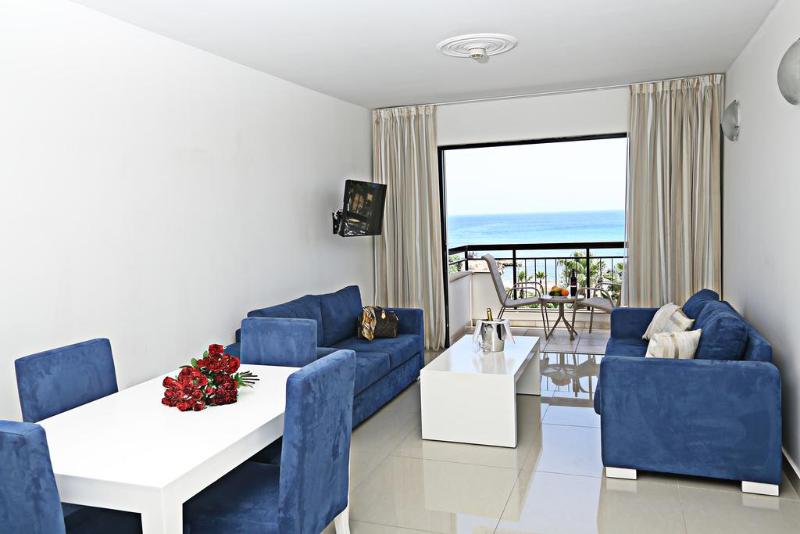 سوییت با چشم‌انداز دریا, Anastasia Beach Hotel