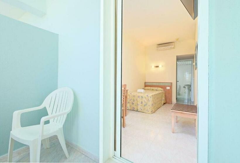 اتاق استاندارد یک نفره, Azuline Hotel Pacific