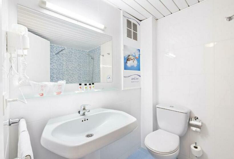 اتاق استاندارد, Azuline Hotel Pacific