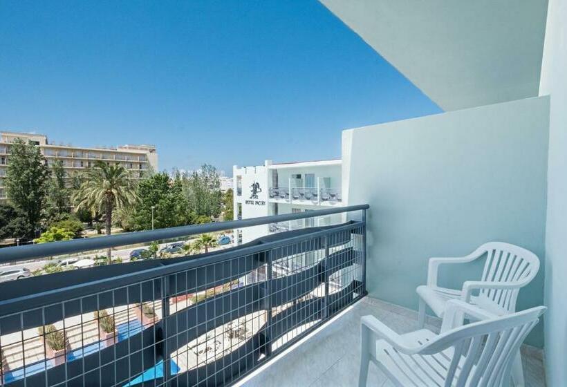 اتاق استاندارد با چشم‌انداز استخر, Azuline Hotel Pacific