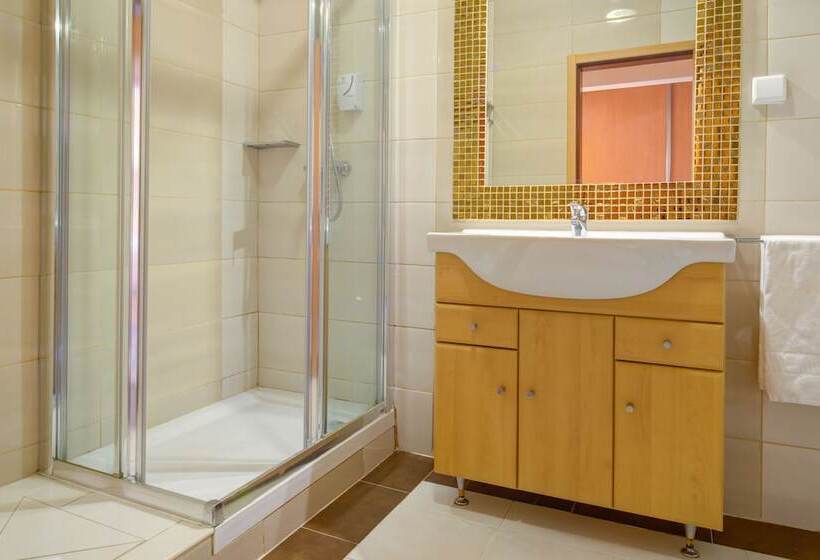带2个卧室的公寓, Choromar Apartments