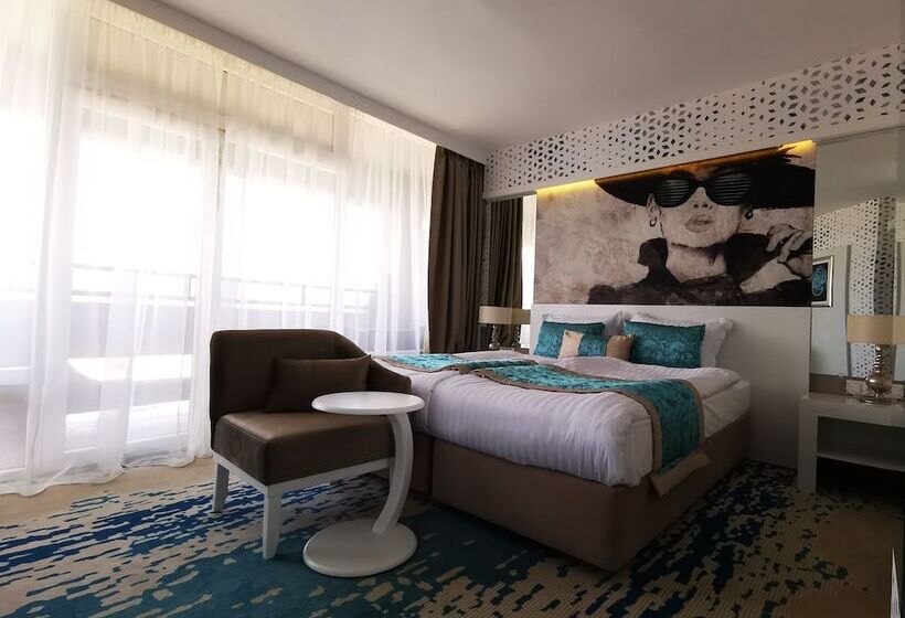 اتاق استاندارد با بالکن و چشم‌انداز دریا, Europe Hotel & Casino All Inclusive