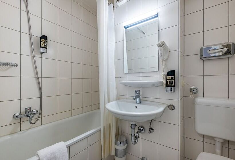 اتاق استاندارد چهار تخته, a&o München Hauptbahnhof