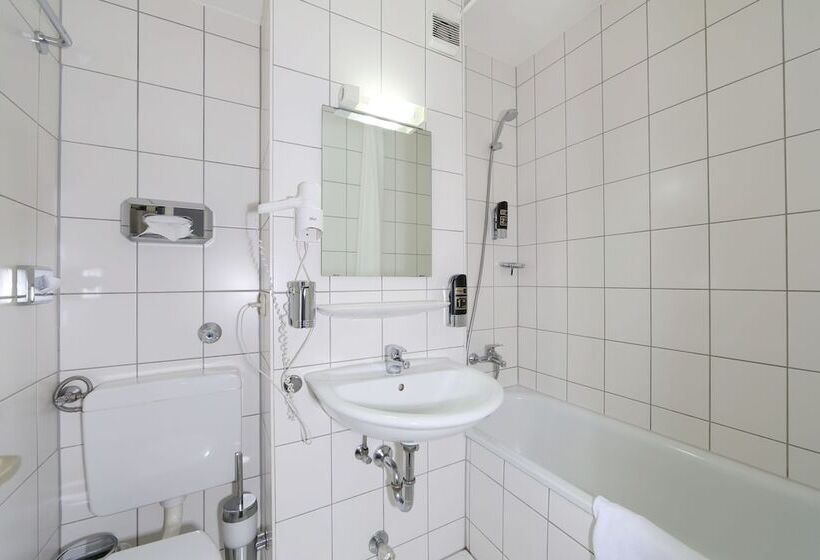 اتاق استاندارد چهار تخته, a&o München Hauptbahnhof