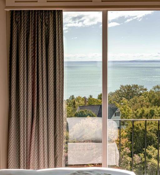 Deluxe room with river view, Auberge Des 3 Canards