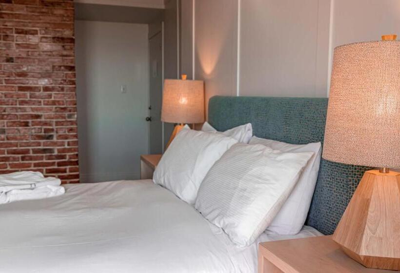 Deluxe room with river view, Auberge Des 3 Canards