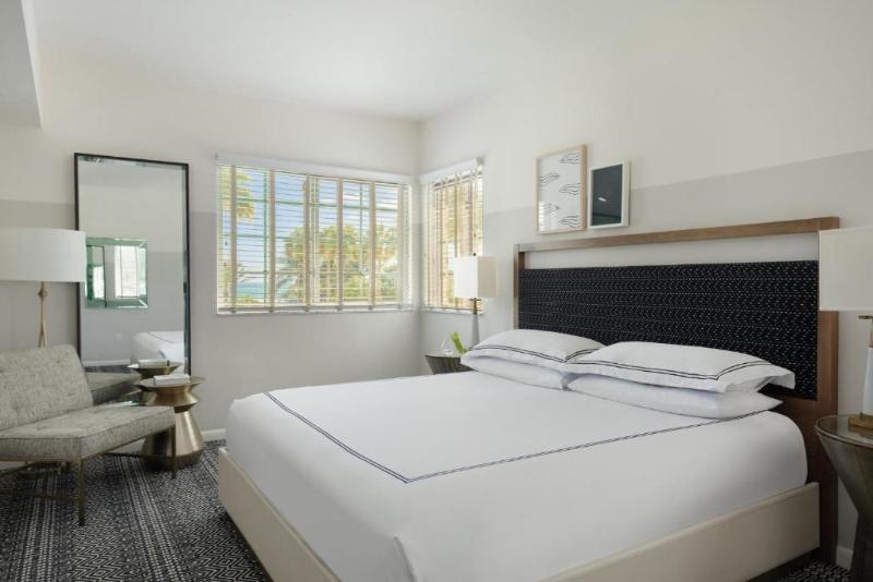 اتاق استاندارد, Azuline Hotel Pacific