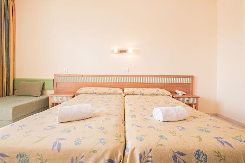 اتاق استاندارد با چشم‌انداز استخر, Azuline Hotel Pacific