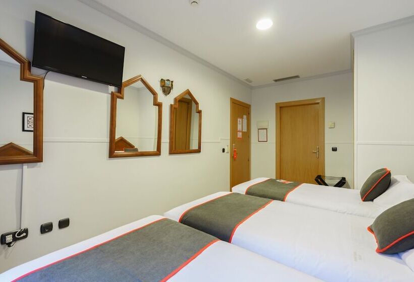 Standard Triple Room, Reina Mora