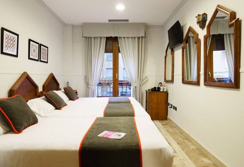 Standard Triple Room, Reina Mora