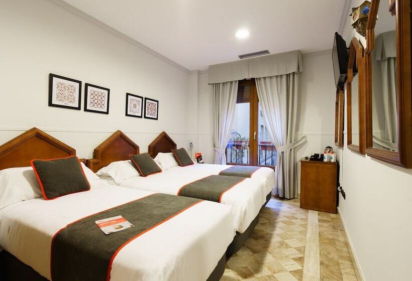 Standard Triple Room, Reina Mora