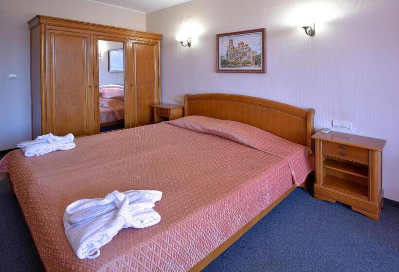 سوییت, Estreya Residence Hotel And Spa
