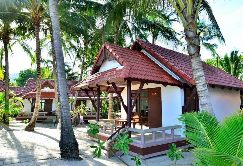 بانگلوی استاندارد, First Bungalow Beach Resort