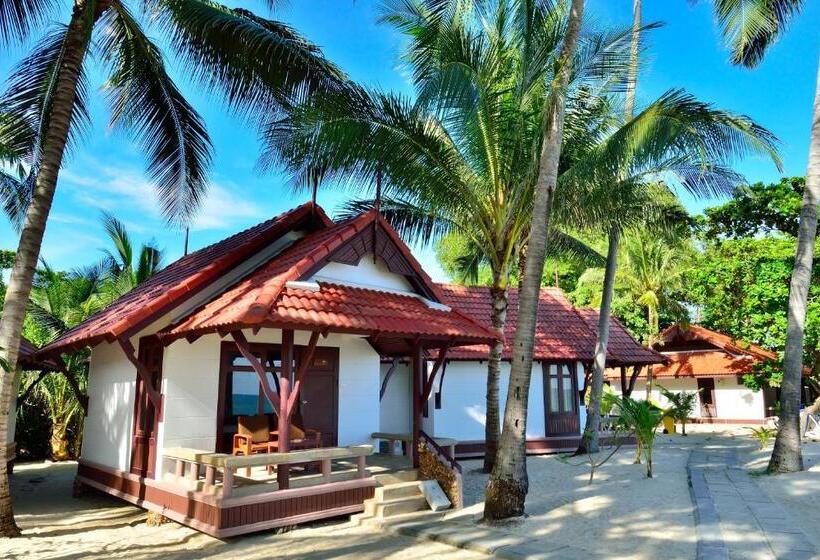 بانگلوی استاندارد, First Bungalow Beach Resort