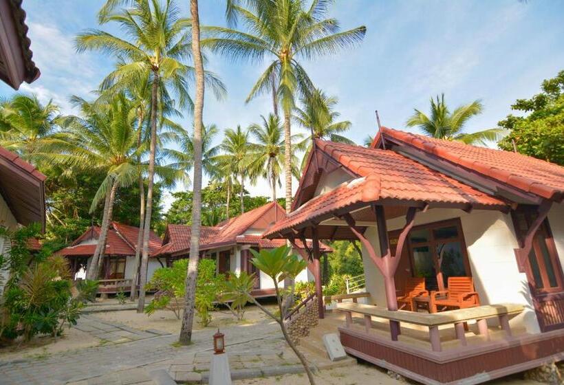 بانگلوی استاندارد, First Bungalow Beach Resort