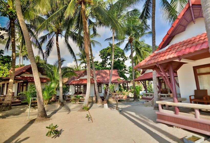 بانگلوی استاندارد, First Bungalow Beach Resort