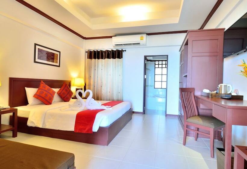 بانگلوی استاندارد, First Bungalow Beach Resort