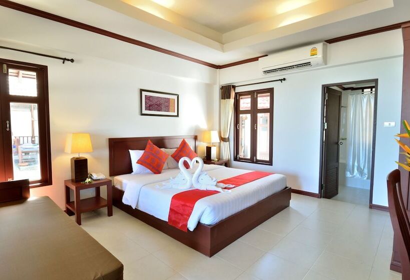 بانگلوی استاندارد, First Bungalow Beach Resort