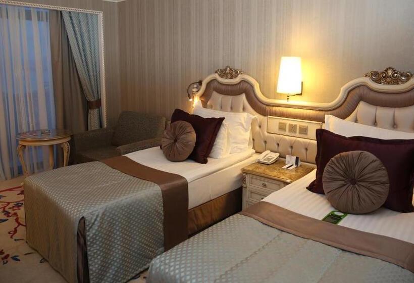 اتاق لوکس با چشم‌انداز دریا, Merit Crystal Cove Hotel Casino & Spa
