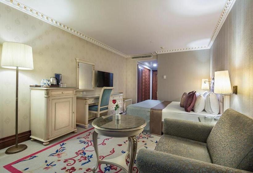 اتاق لوکس با چشم‌انداز دریا, Merit Crystal Cove Hotel Casino & Spa