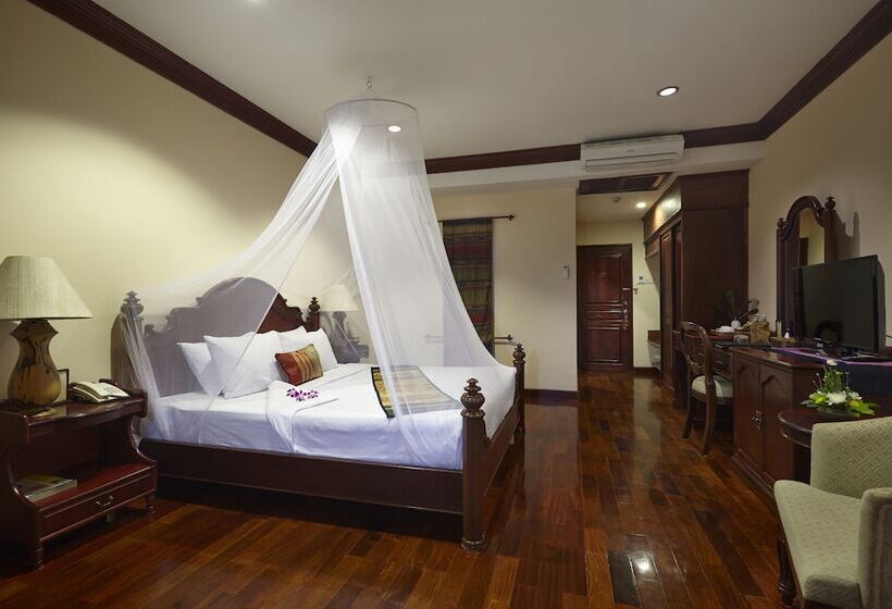 اتاق لوکس با چشم‌انداز باغ, Santi Resort & Spa