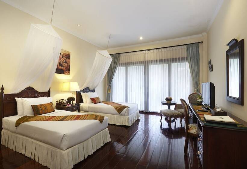 سوییت جونیور, Santi Resort & Spa