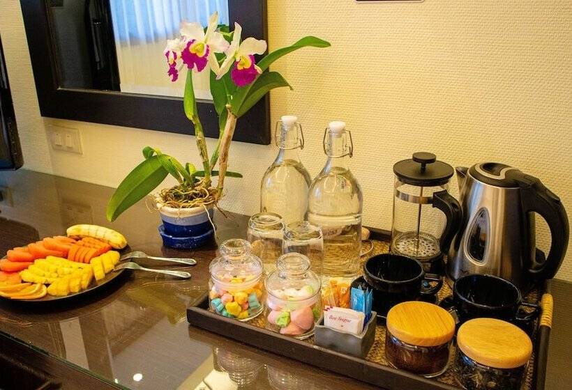 اتاق استاندارد, Lokal Phuket