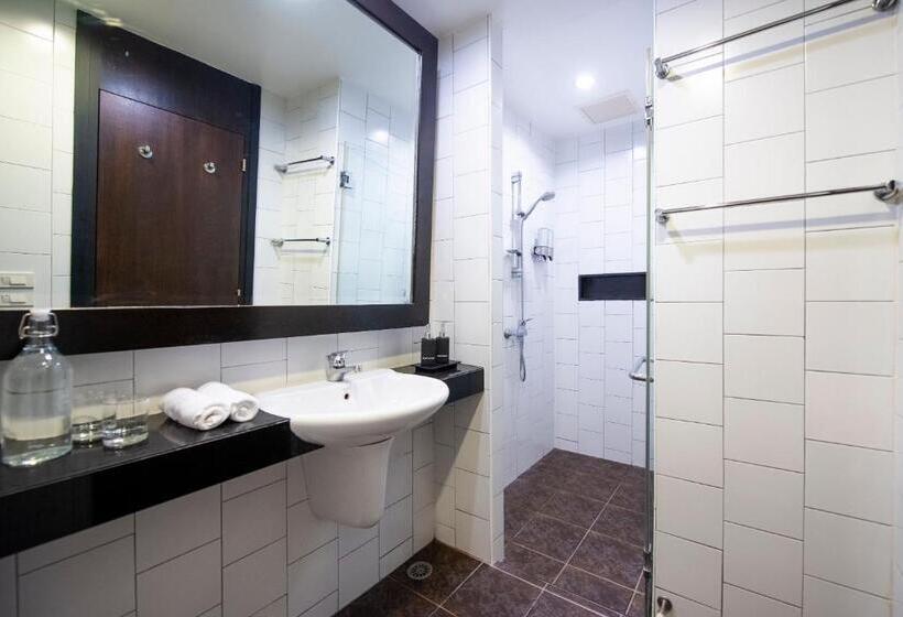 اتاق لوکس, Lokal Phuket