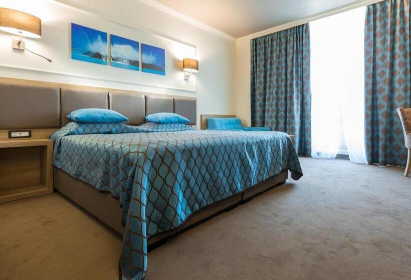 オーシャンビュースタンダードルームバルコニー付き, Tiara Beach  All Inclusive