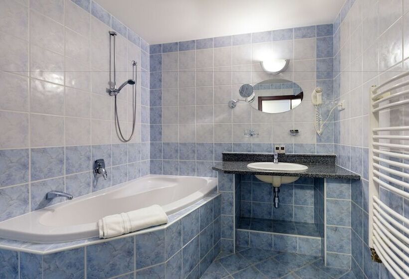 Quarto standard, Zlaty Andel