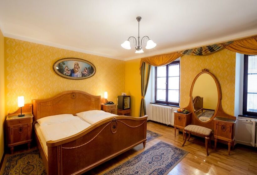 غرفة قياسية, Zlaty Andel