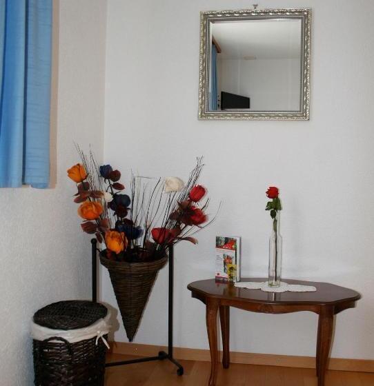 اتاق خانوادگی, B&b Café De La Poste