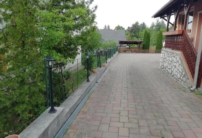 اتاق استاندارد, Asta La Vista Vendégház