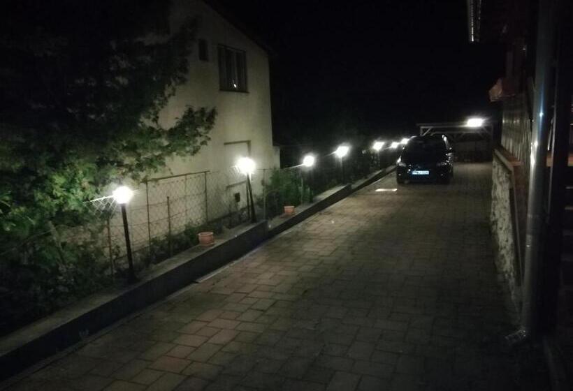 آپارتمان 1 خوابه با چشم‌انداز باغ, Asta La Vista Vendégház