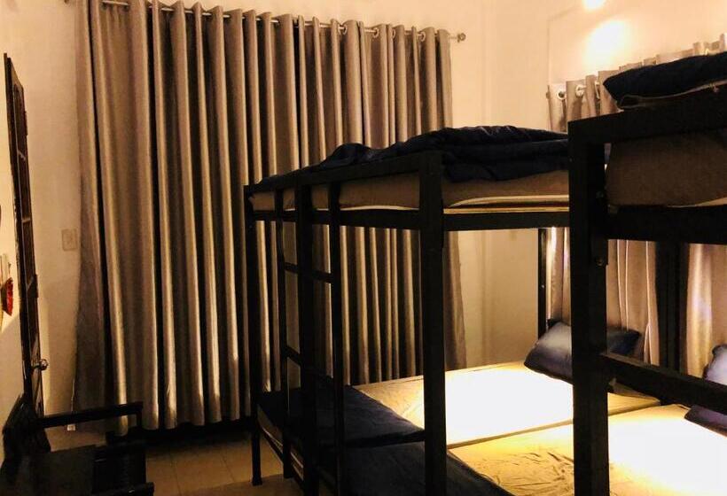 تختخواب در اتاق مشترک, Friendly House Hostel