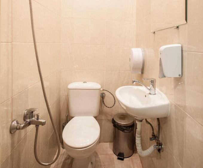 اتاق استاندارد با سرویس بهداشتی مشترک, Sofia Central Guest Rooms