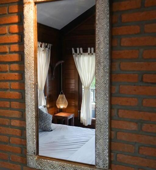 اتاق لوکس با چشم‌انداز, Katang   Katang Guest House