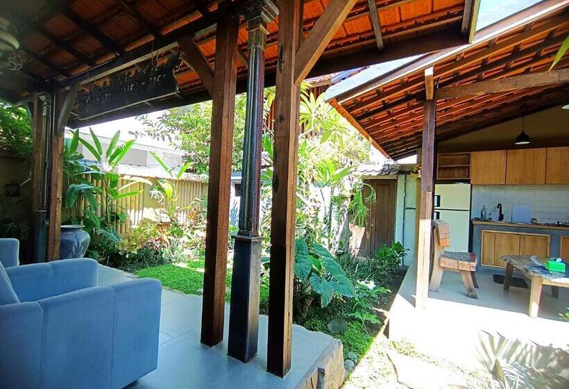 اتاق لوکس با بالکن, Katang   Katang Guest House