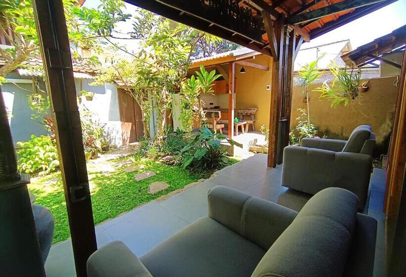 اتاق لوکس با بالکن, Katang   Katang Guest House