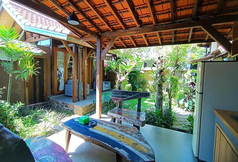 اتاق لوکس با بالکن, Katang   Katang Guest House