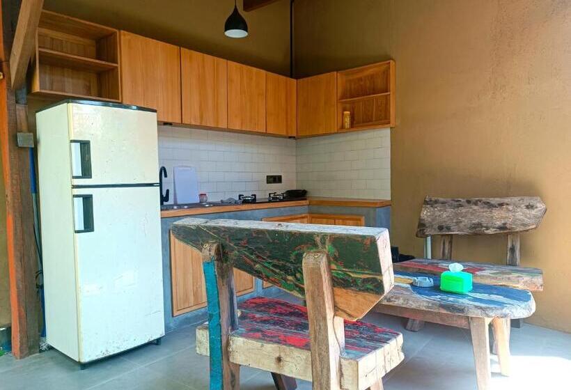 اتاق لوکس با بالکن, Katang   Katang Guest House