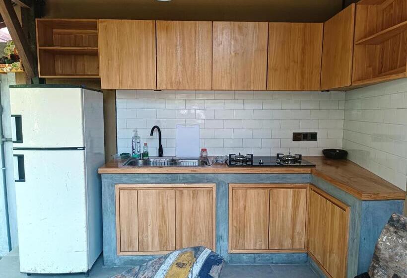 اتاق لوکس با بالکن, Katang   Katang Guest House